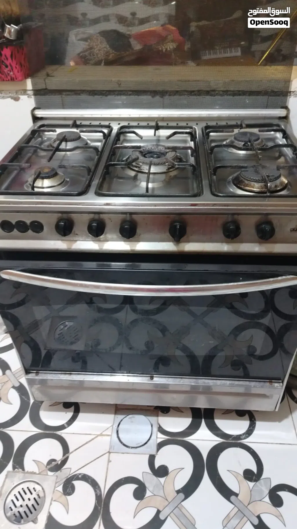 فرن غاز نضيف مقاس 90سم نضيف وشغال كامل