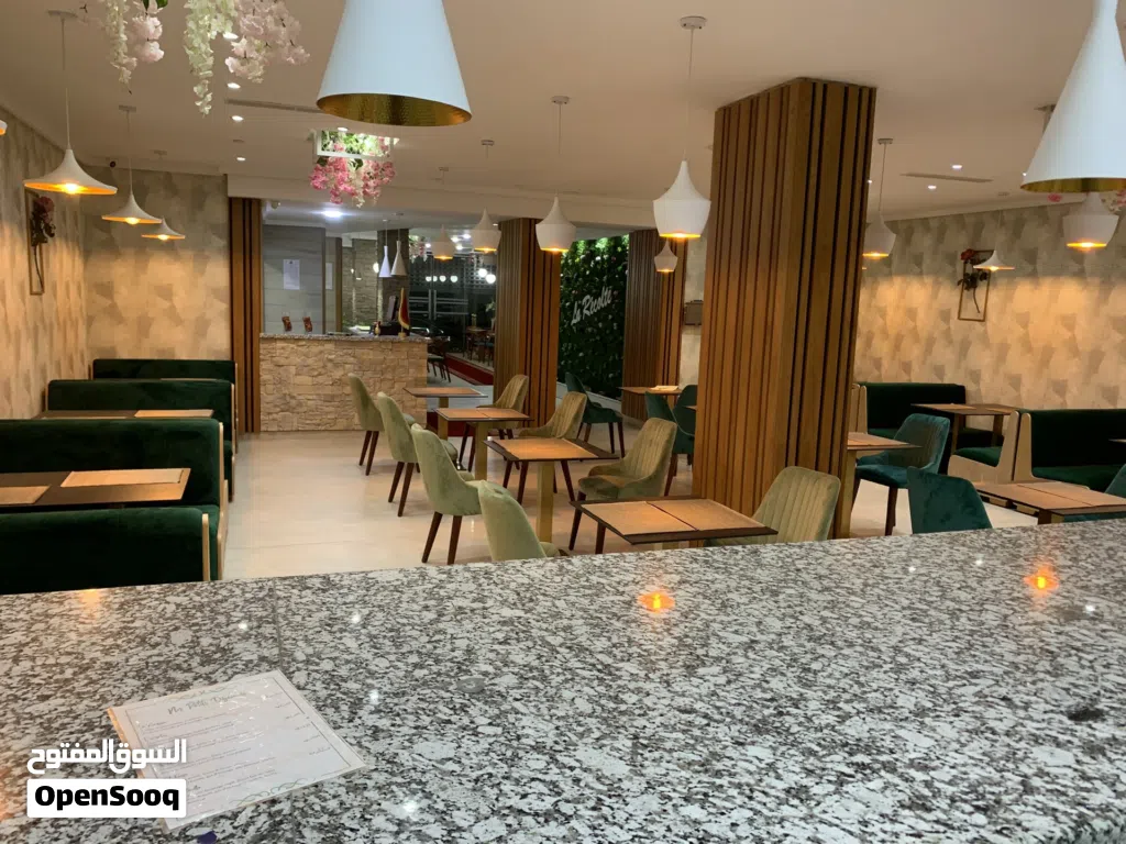 Restaurant & café ou magasin a vendre
