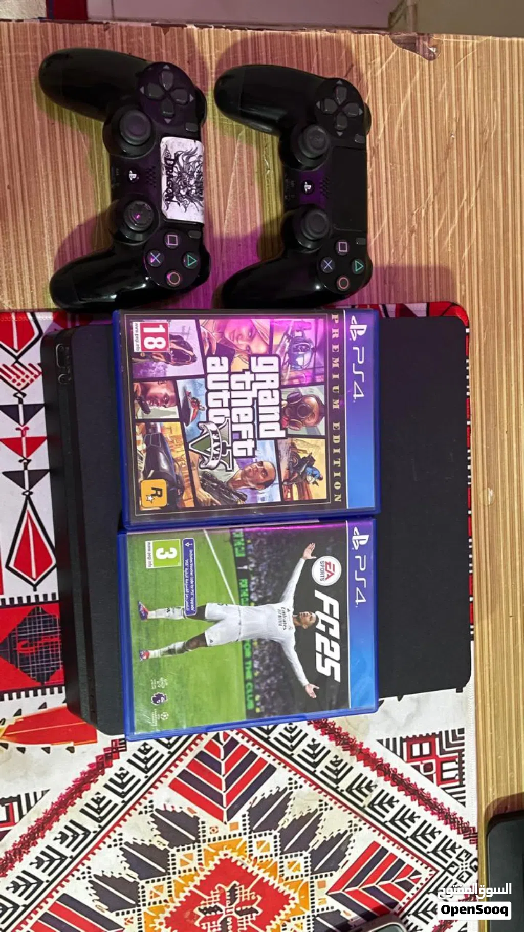 للبيع: بلايستيشن 4 (PS4) مع ملحقاته فرصة مميزة