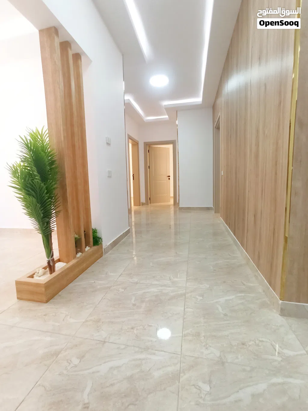 شقة كبيرة أربع حجرات واجهتين دور تاني مشمسة