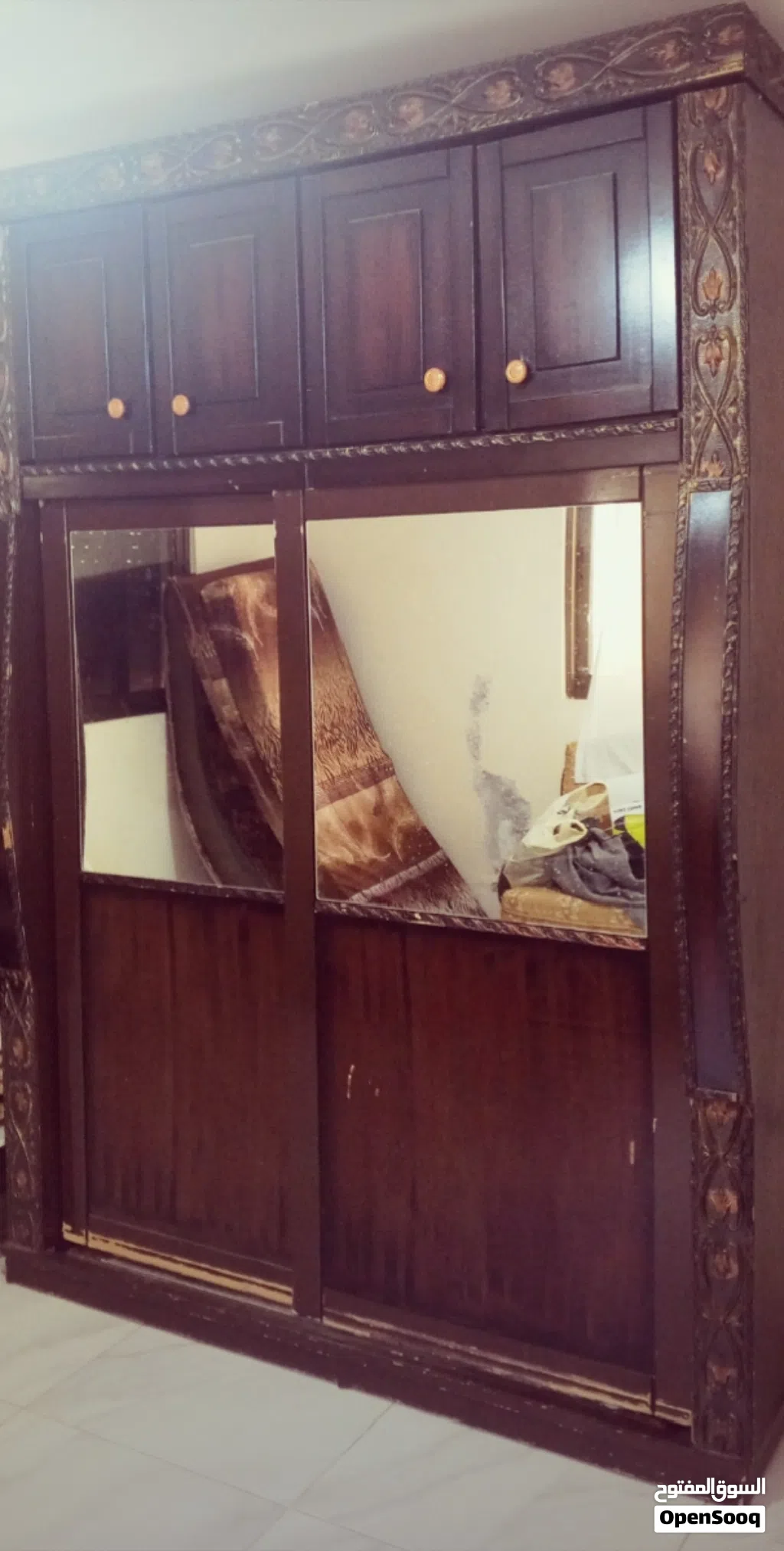 خزانه طابقين نضيفه مع كومدينه