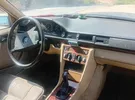 مرسيدس بنز الفئة-E E 200 1990