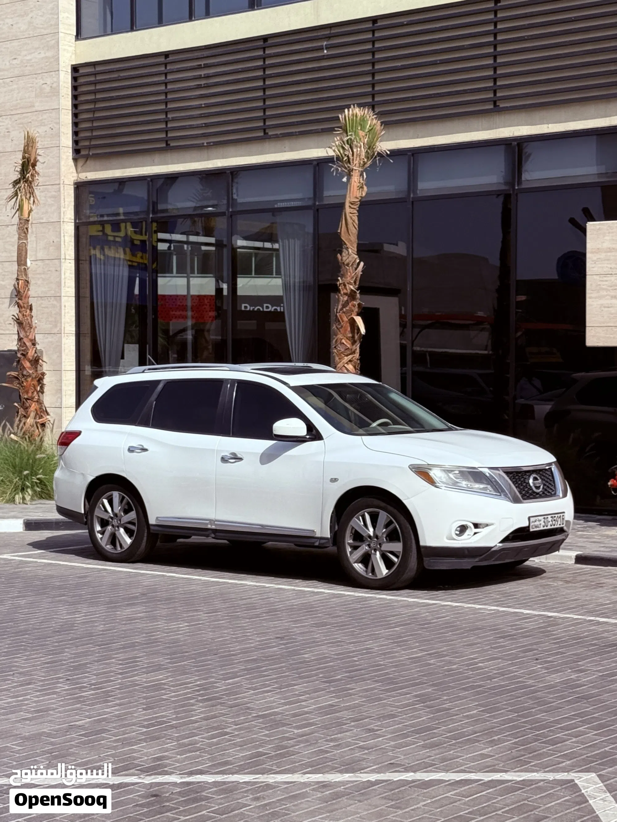 2014 نيسان Pathfinder