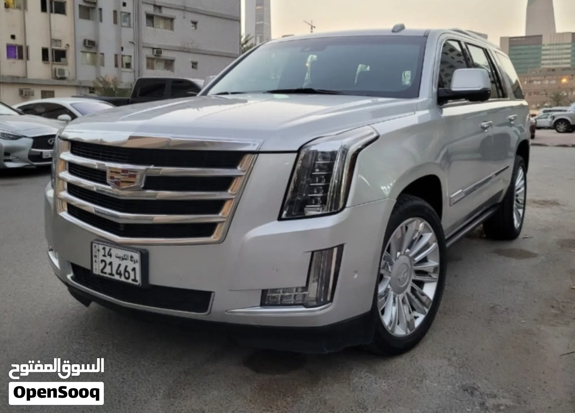 2016 كاديلاك اسكاليد بلاتينيوم - SUV فاخرة - image 1