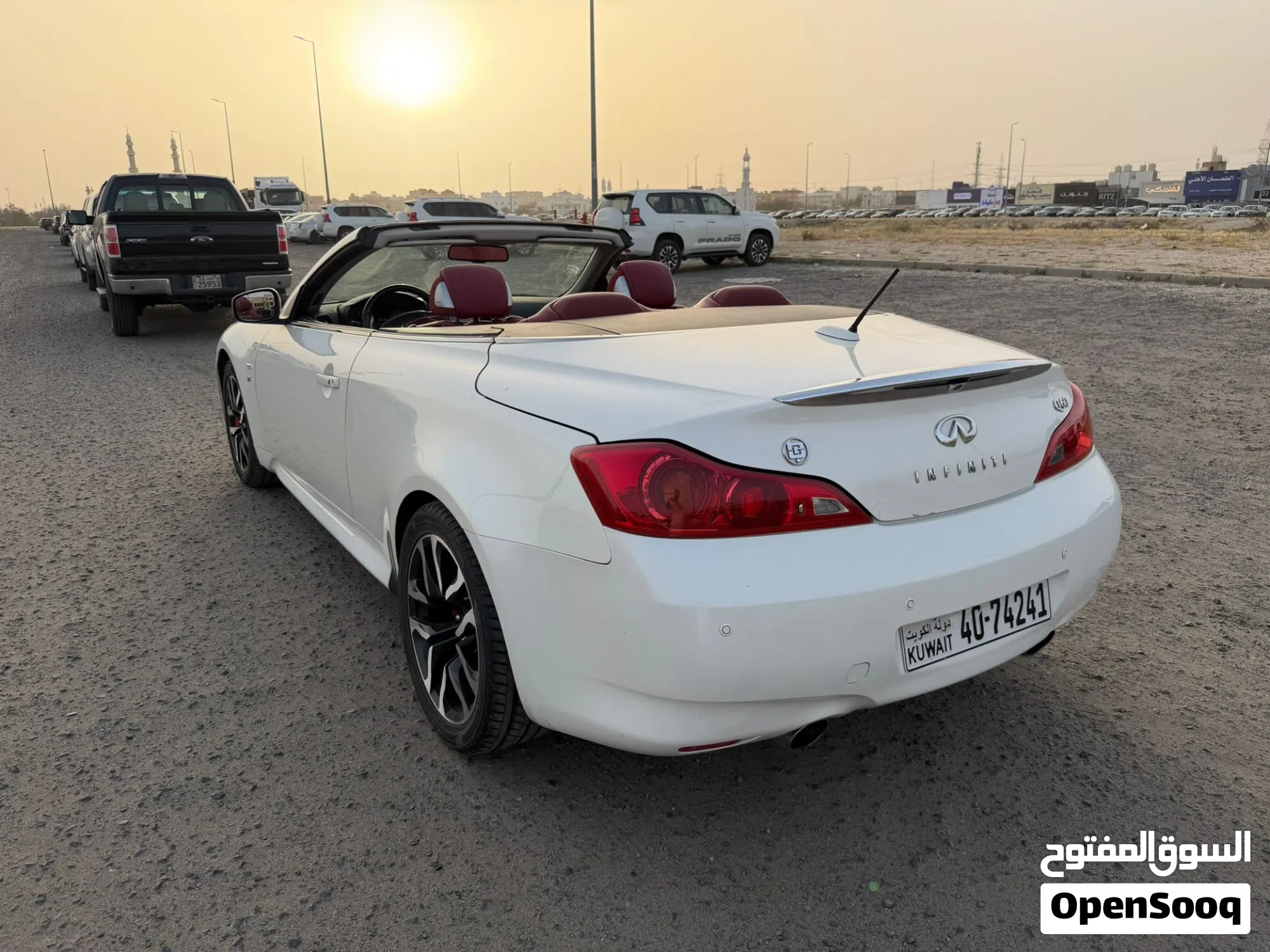 إنفينيتي 2016 Q60 Luxe مكشوفة بحالة ممتازة - image 1