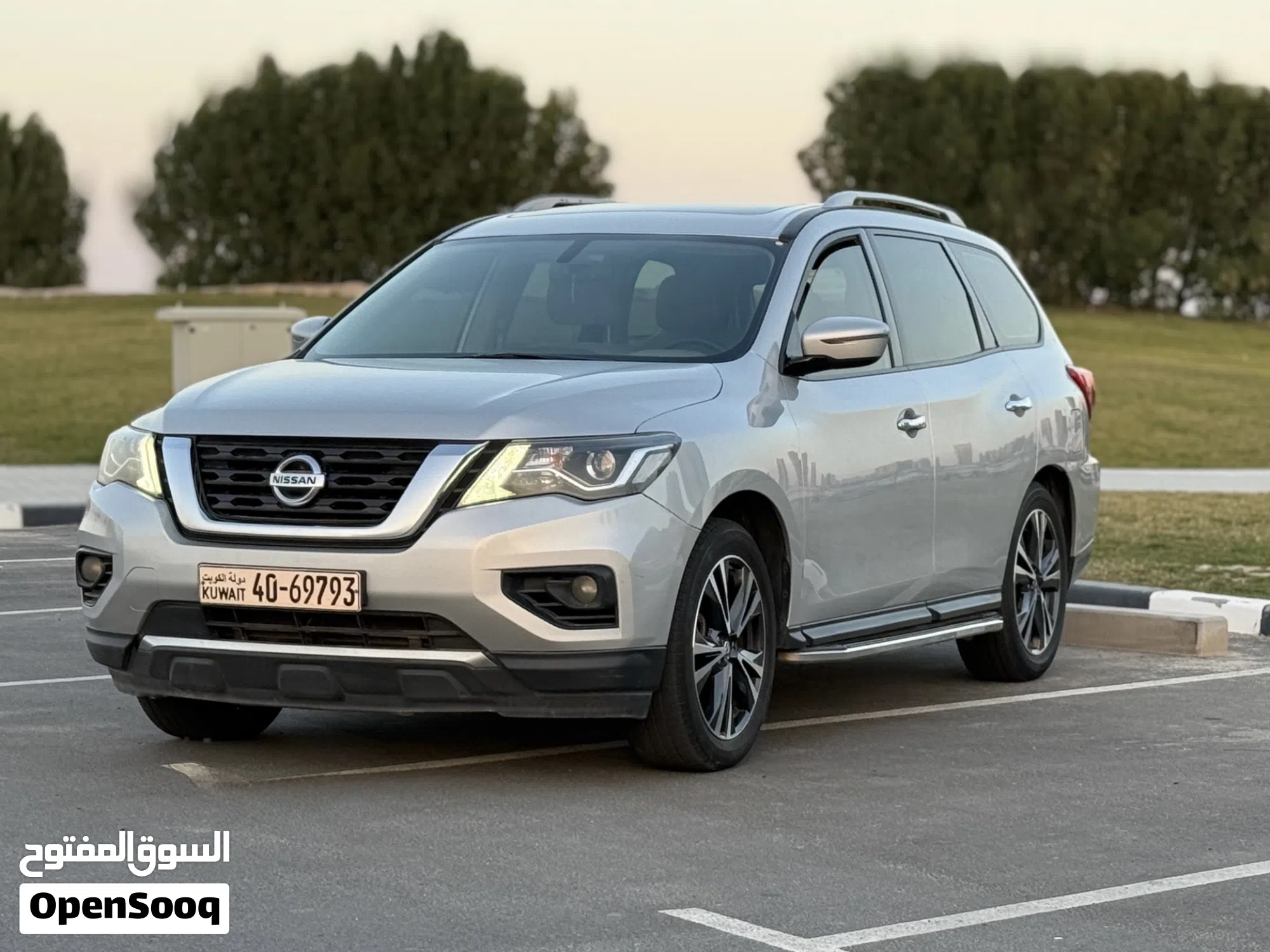 2018 نيسان باثفايندر SL - SUV فسيح للبيع - image 1