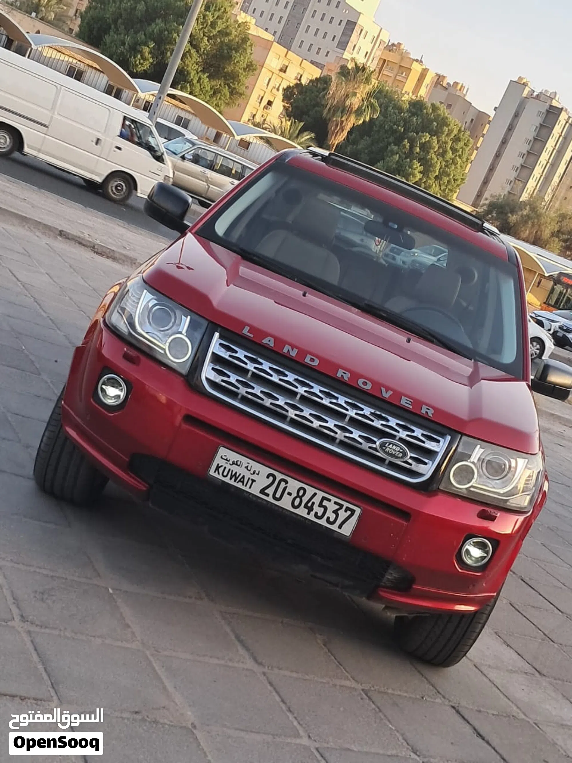 2013 لاند روفر Lr2