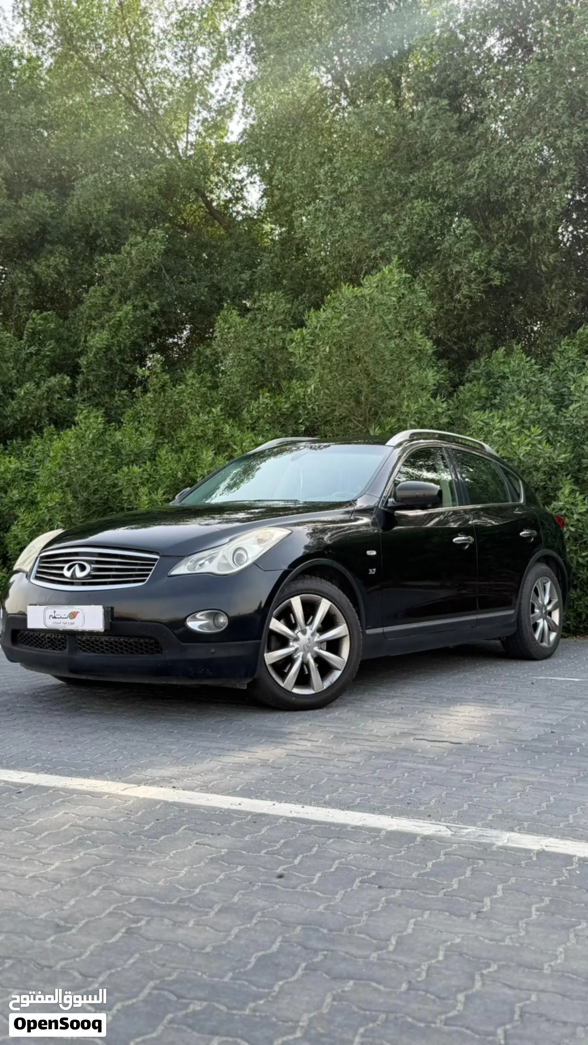 إنفينيتي QX50 Standard موديل 2015 - SUV موثوقة في الكويت - image 1