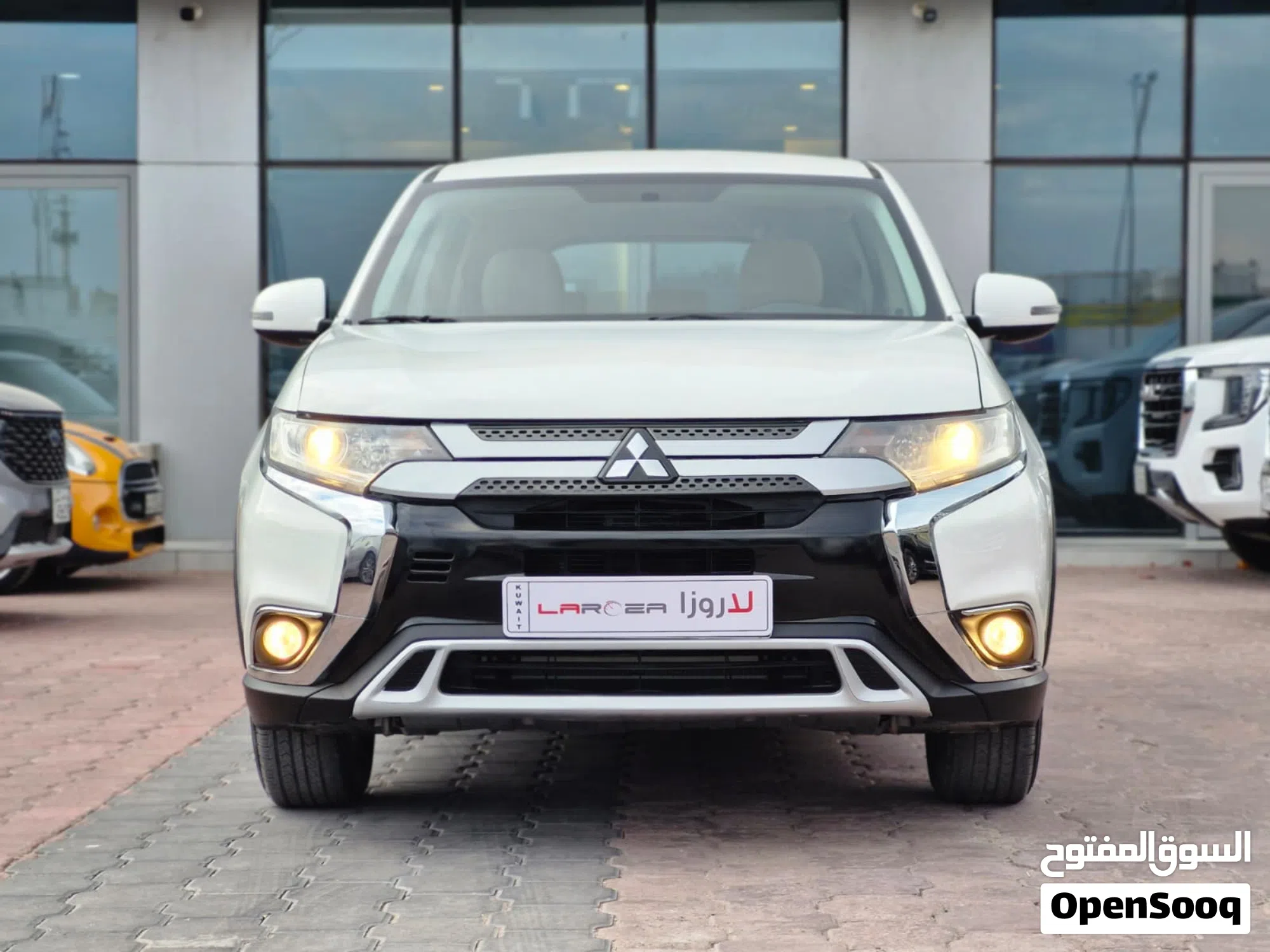 ميتسوبيشي اوتلاندر ستاندرد 2021 - SUV استثنائية - image 1