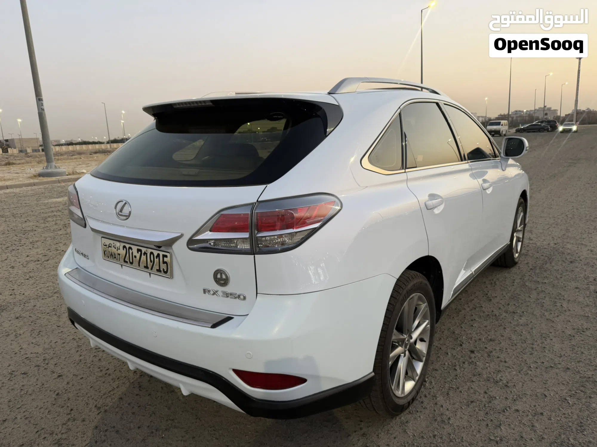 2013 لكزس RX 350 - SUV أنيق وموثوق - image 1