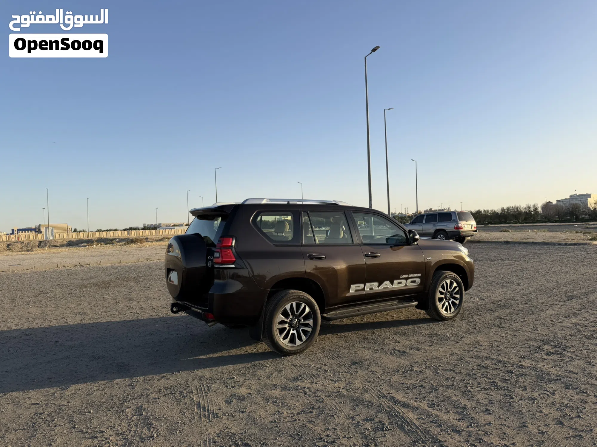 2022 تويوتا برادو TXL - SUV بحالة ممتازة - image 1