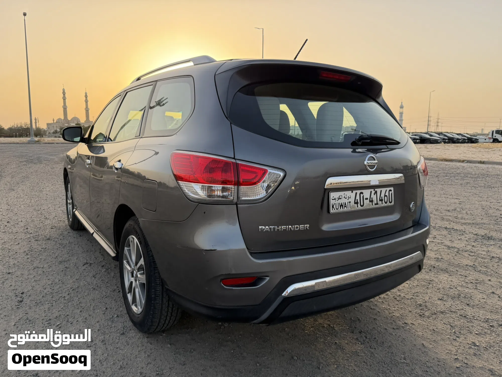 2016 نيسان باثفايندر SL - SUV فسيح وموثوق - image 1