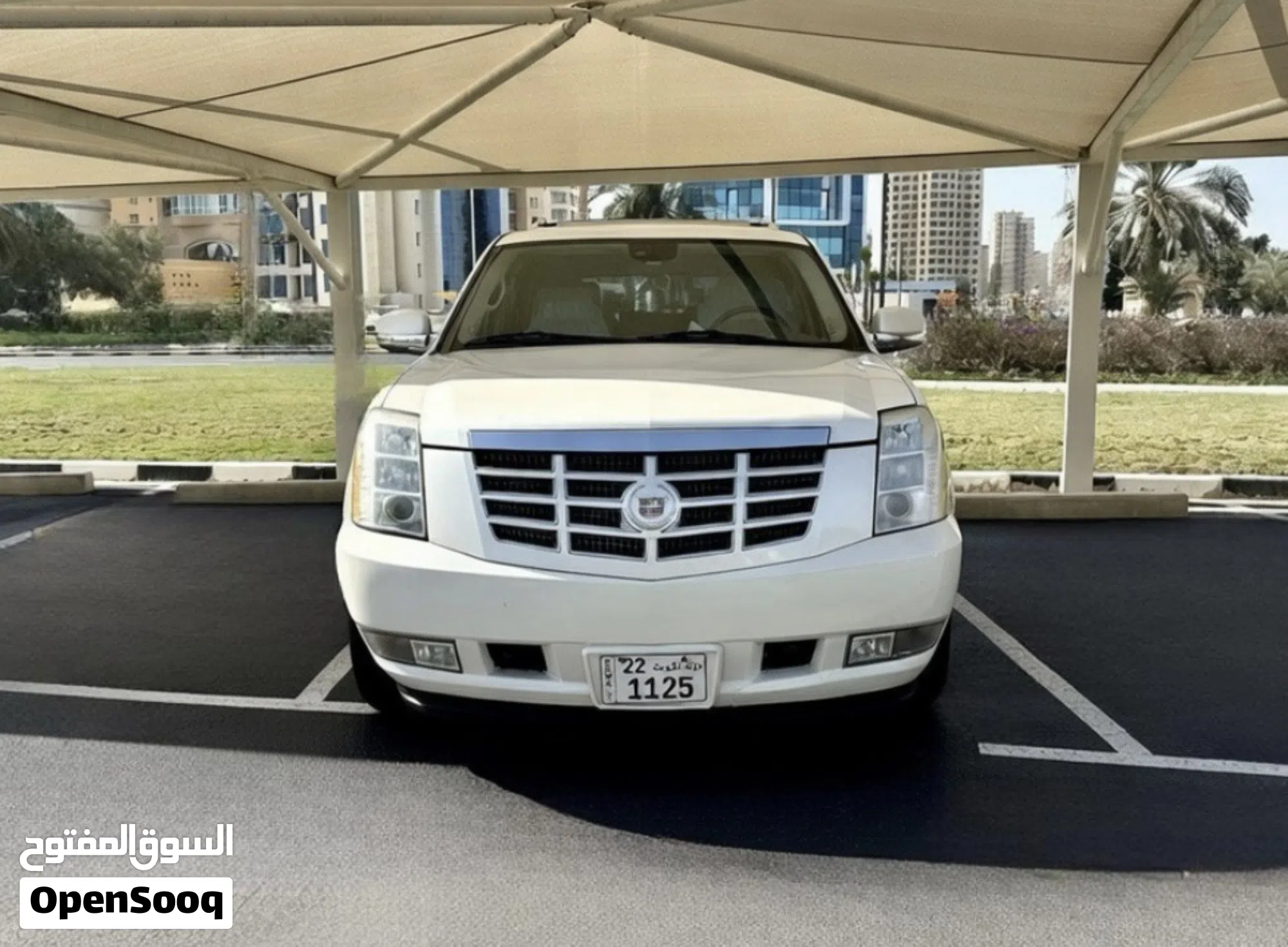 كاديلاك إسكاليد ستاندرد 2008 للبيع في الكويت - image 2