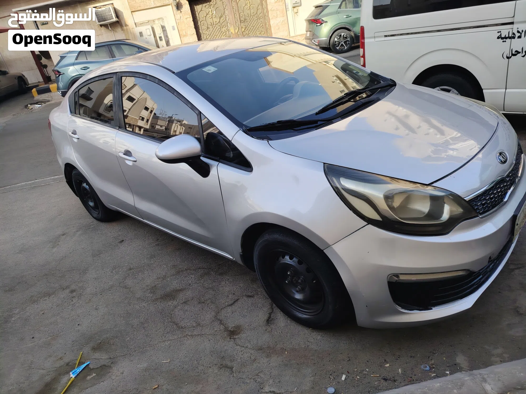 2016 كيا ريو ستاندرد - سيدان موثوقة للبيع - image 1