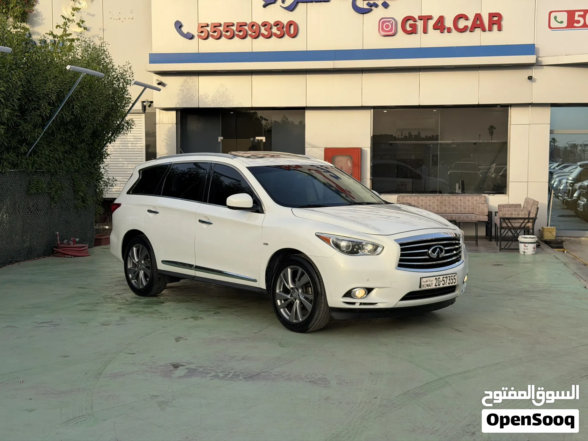 2013 إنفينيتي JX35 SUV مع ميزات فاخرة - image 1