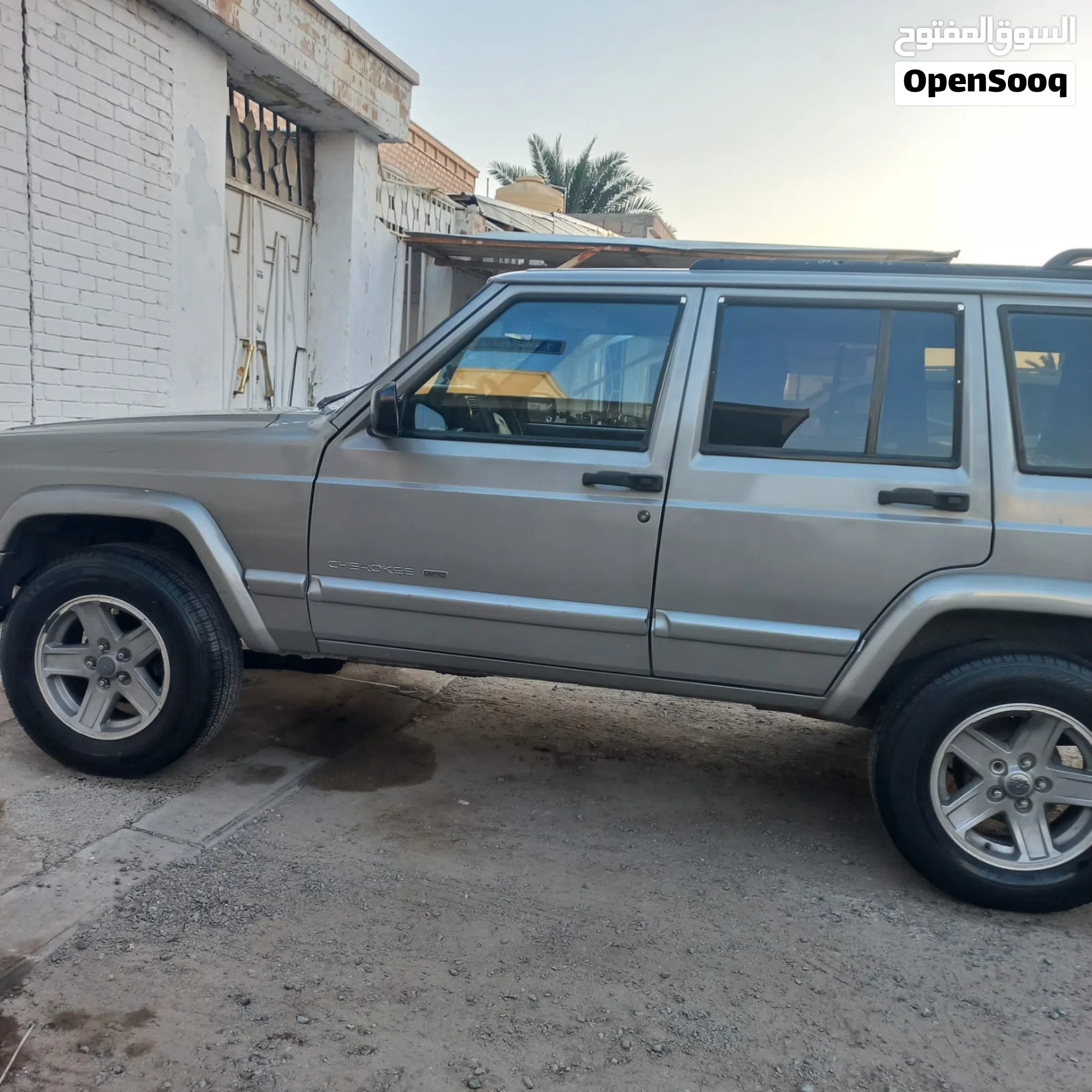 2001 جيب Cherokee