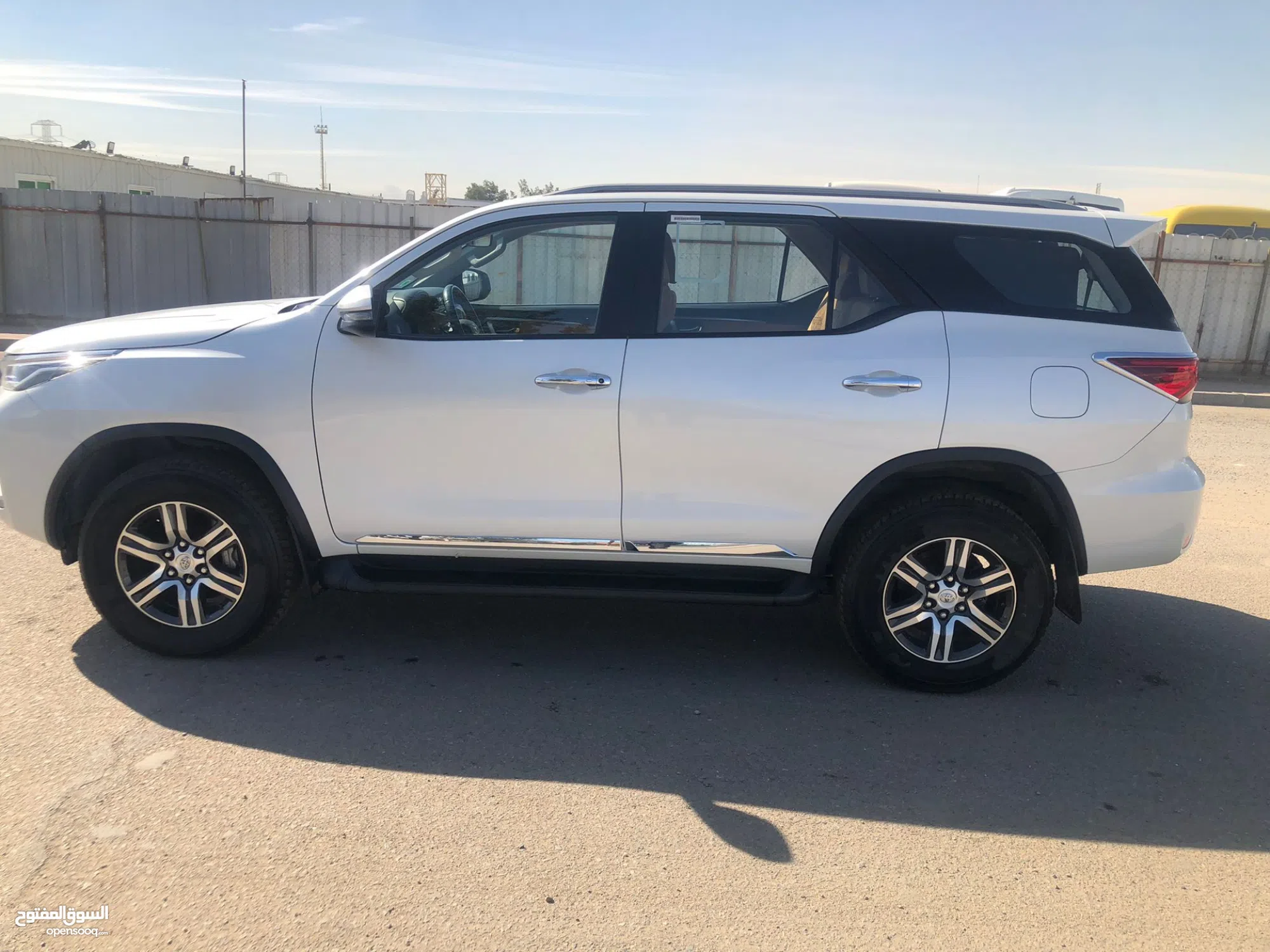 2023 تويوتا فورتشنر Exclusive - سيارة SUV فسيحة للبيع - image 1
