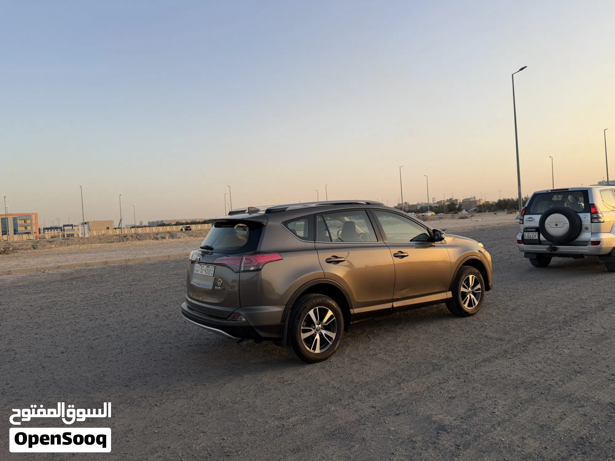 2018 تويوتا راف فور EX - SUV موثوقة للبيع - image 1