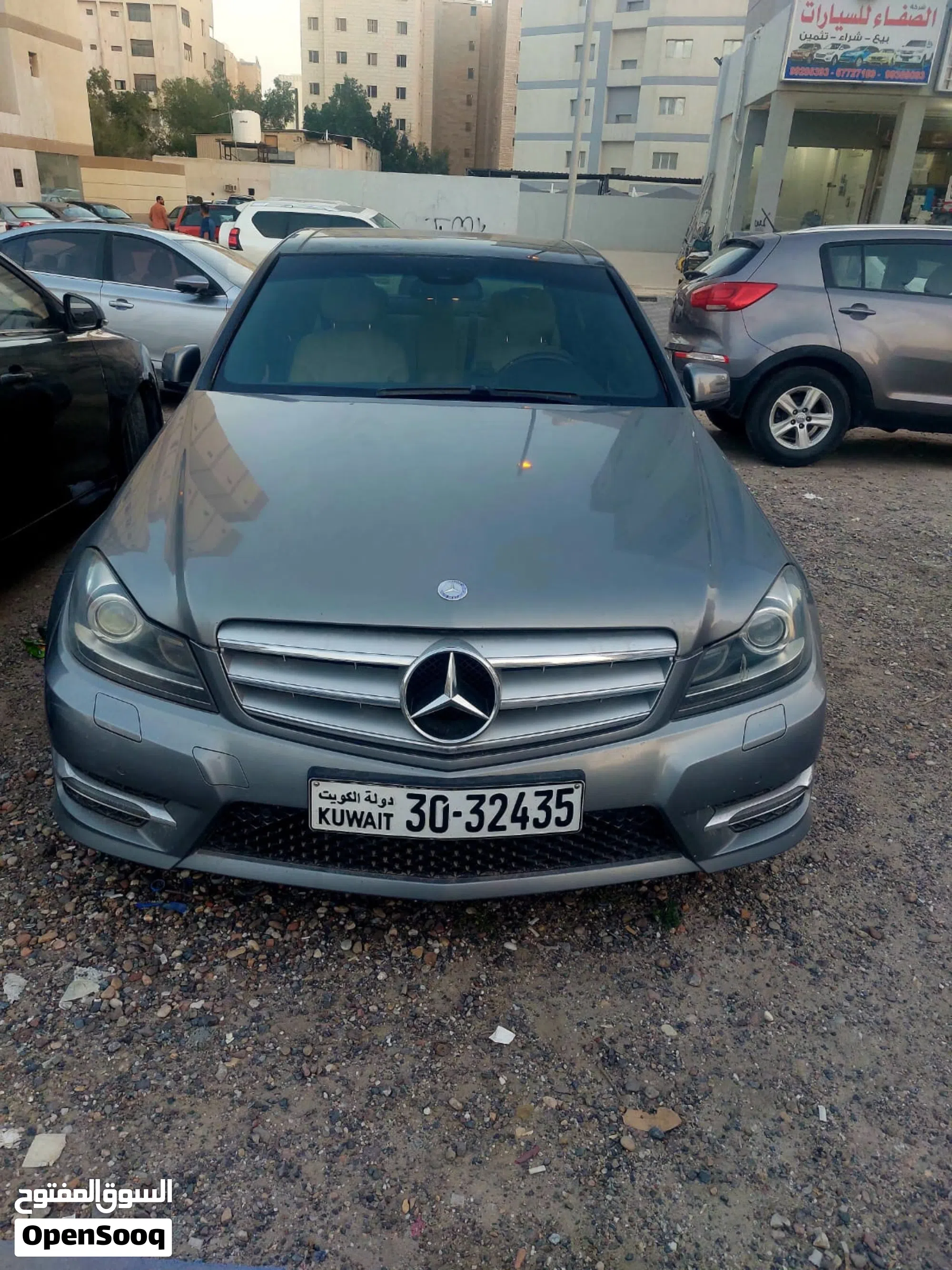 مرسيدس بنز الفئة C 250 موديل 2013 بحالة ممتازة - image 1
