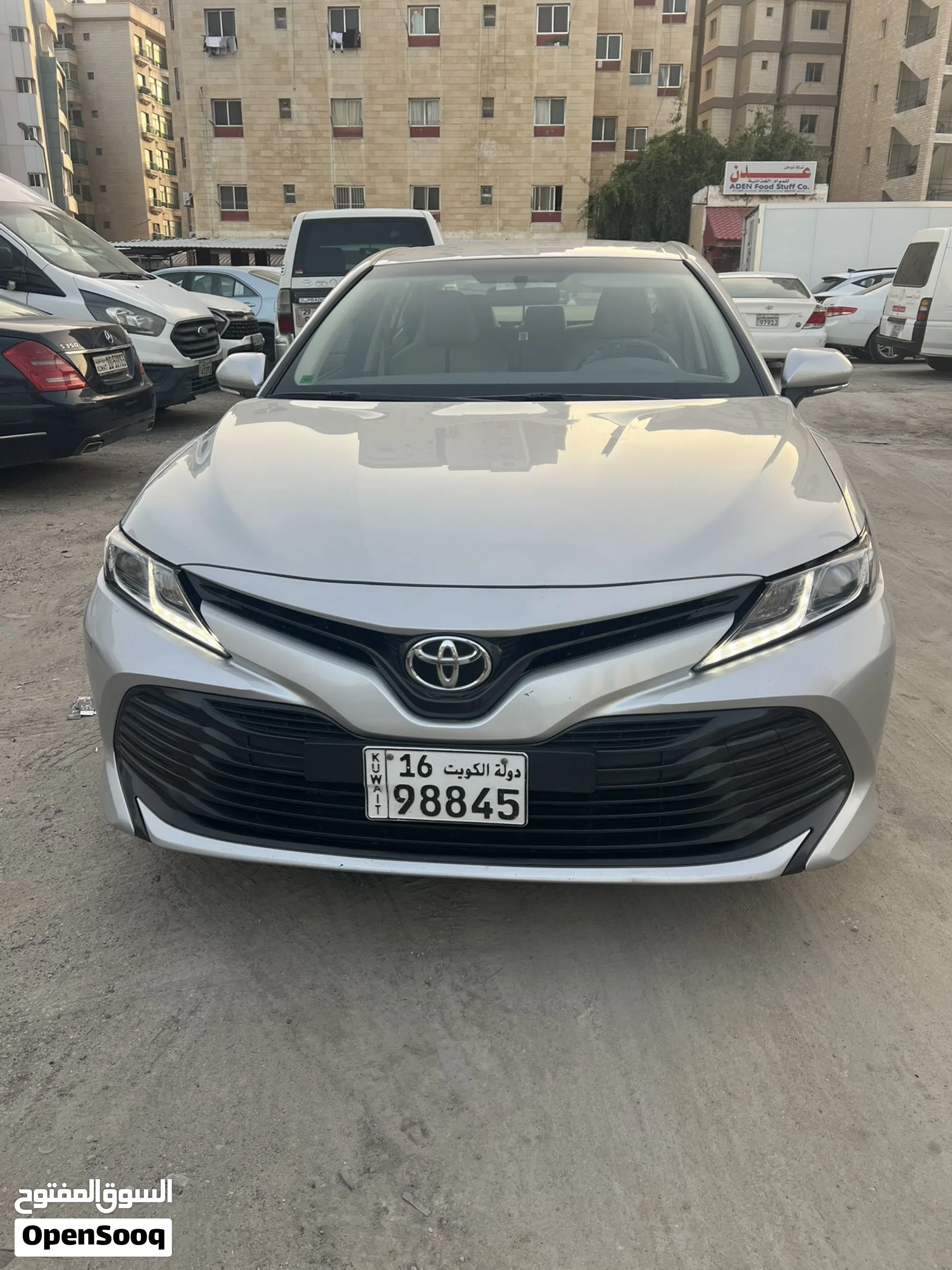 تويوتا كامري LE 2019 - حالة ممتازة في الكويت - image 1
