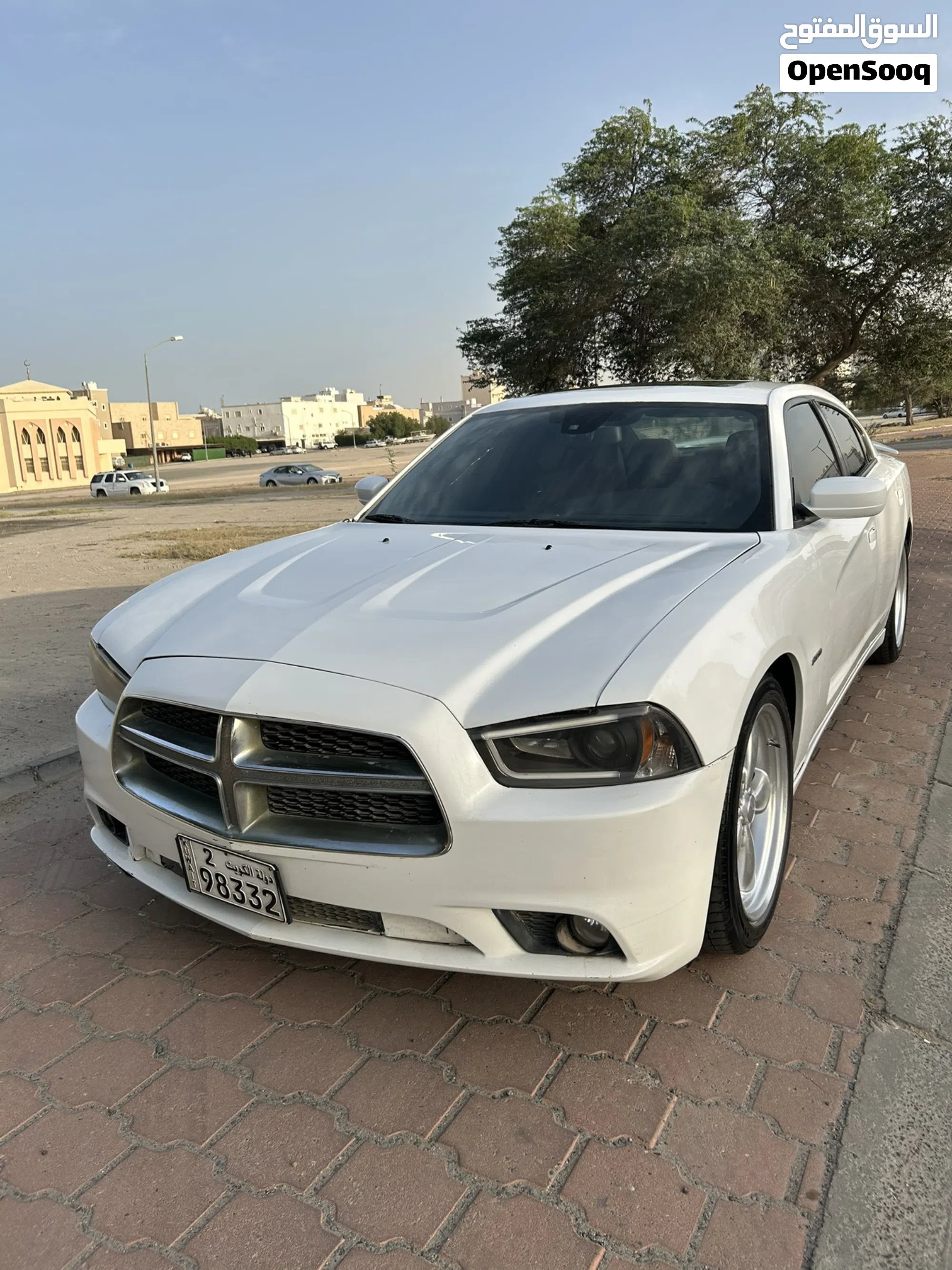 2012 جي إم سي سوبربان - SUV عائلية واسعة - image 1