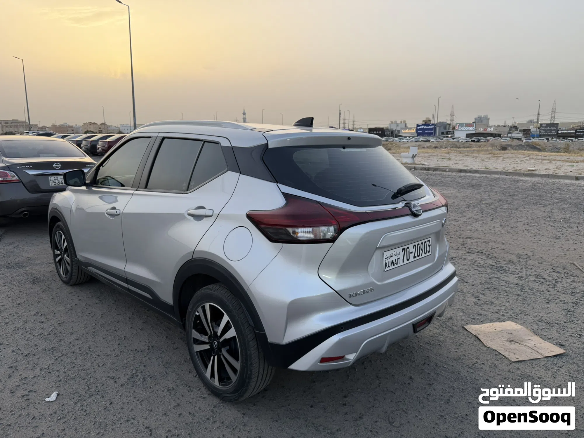 2023 نيسان كيكس SL - SUV أنيقة وموثوقة - image 1