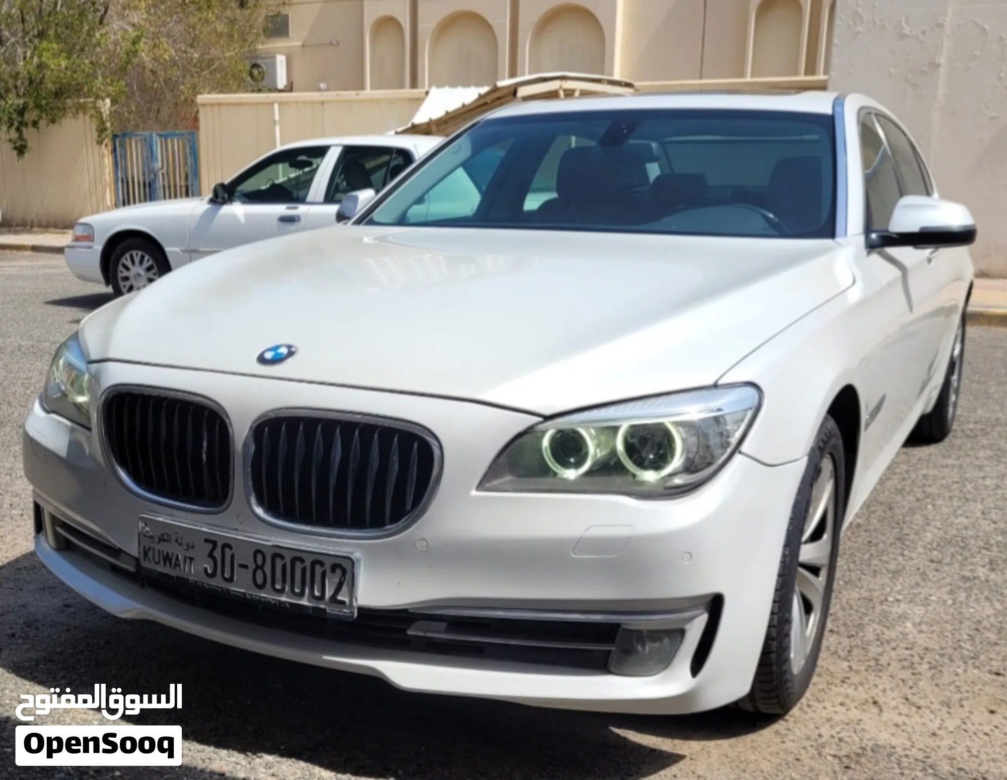 2014 بي ام دبليو الفئة 7 730 سيدان فاخرة للبيع - image 1