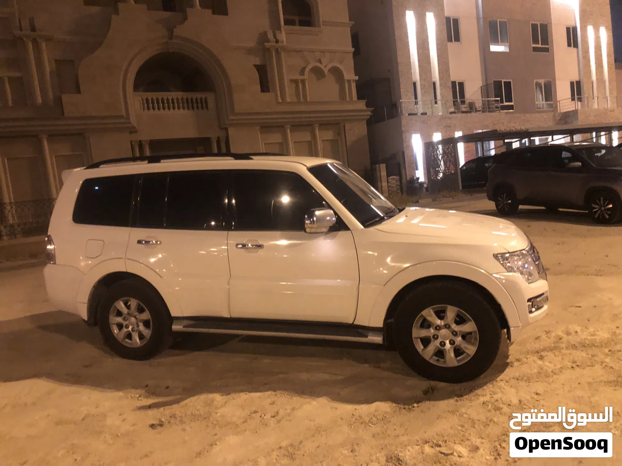 ميتسوبيشي باجيرو GLS 2021 - SUV موثوق للبيع - image 1