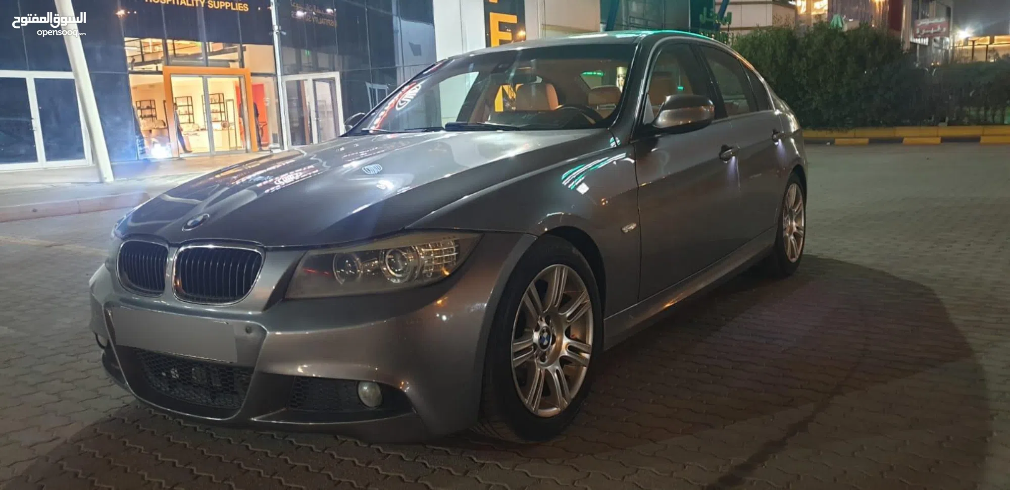 للبيع  BMW 323i  موديل 2012  6 سلندر