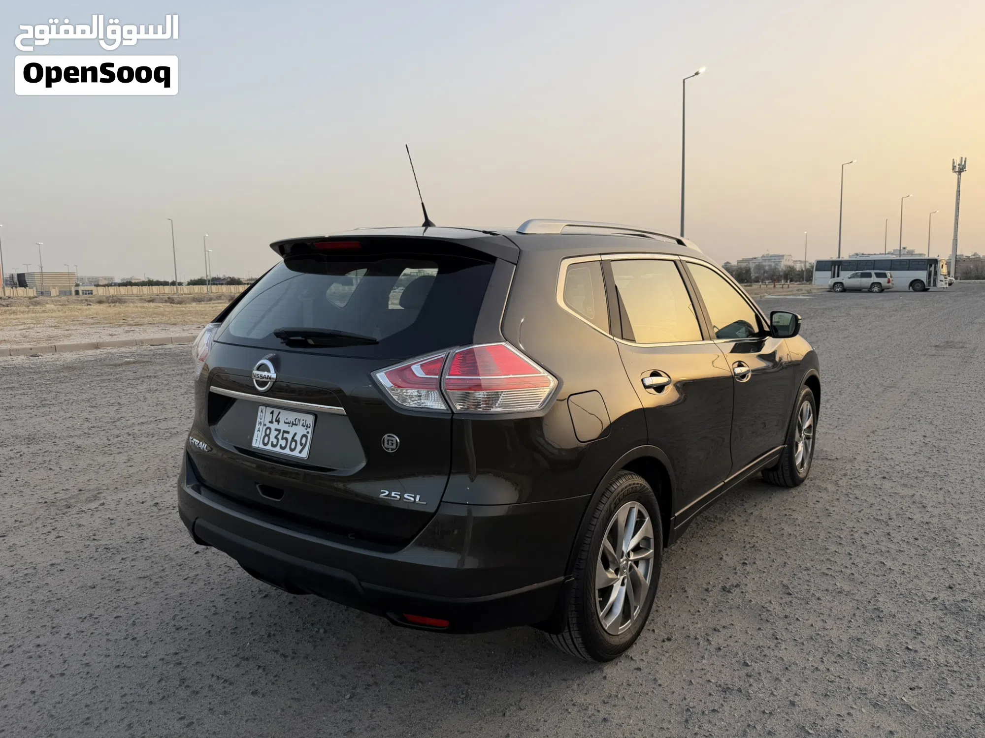 2015 نيسان X-Trail SV4 بحالة ممتازة - image 1
