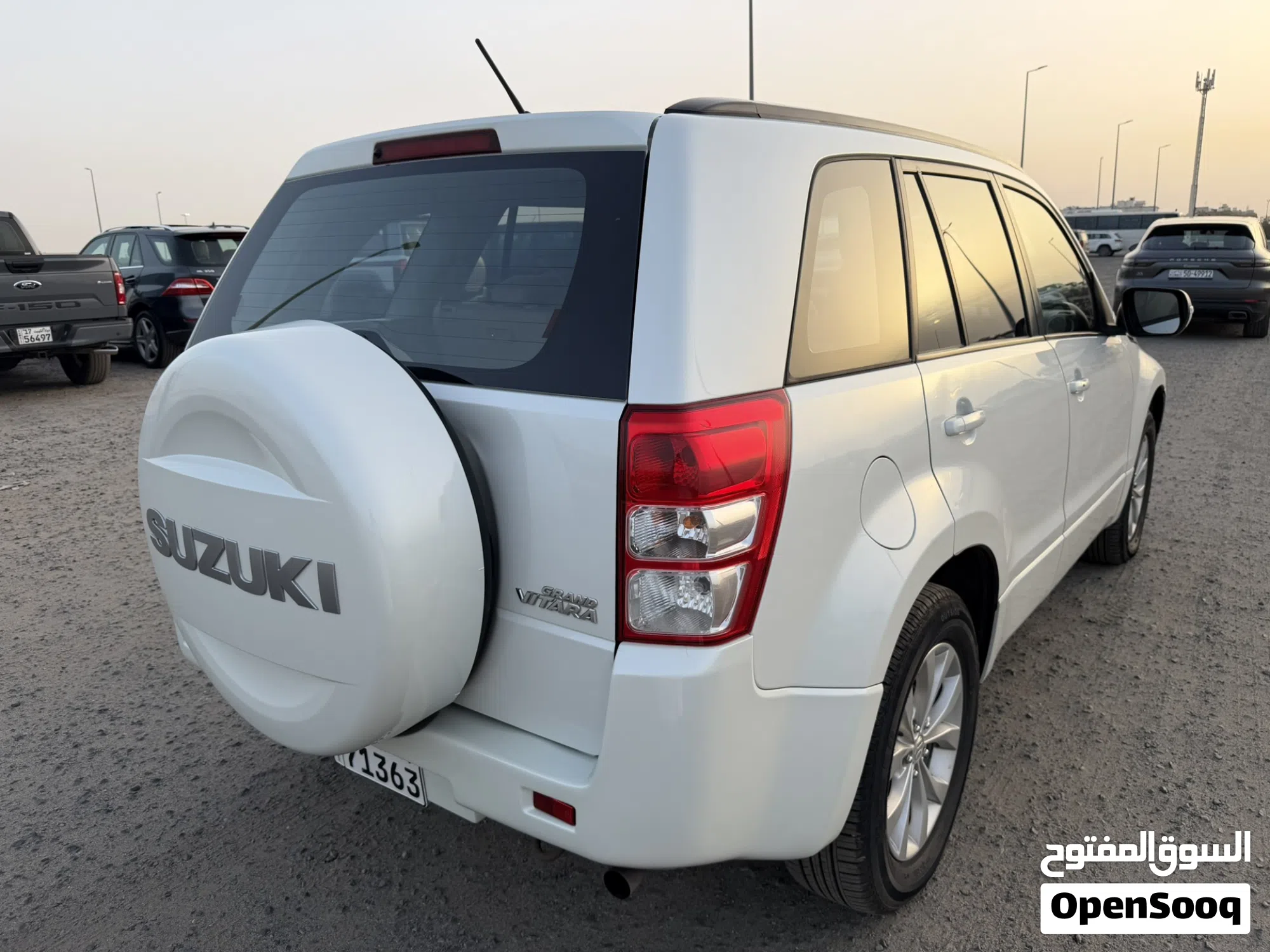 2014 سوزوكي جراند فيتارا DLX - SUV موثوق للبيع - image 1