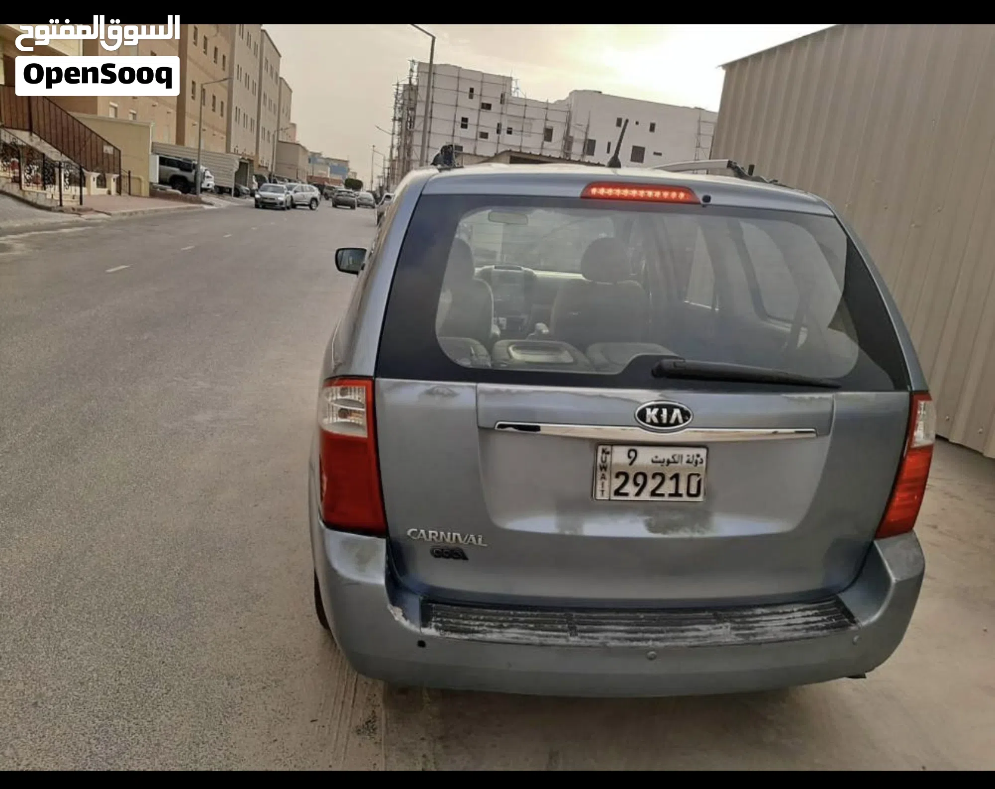 2010 كيا كرنفال EX - SUV واسع وقوي - image 1