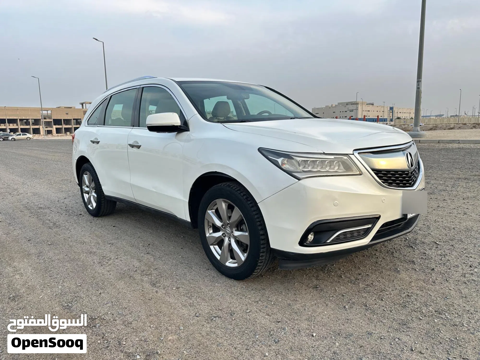 2015 أكيورا MDX Tech - سيارة دفع رباعي بحالة ممتازة - image 1