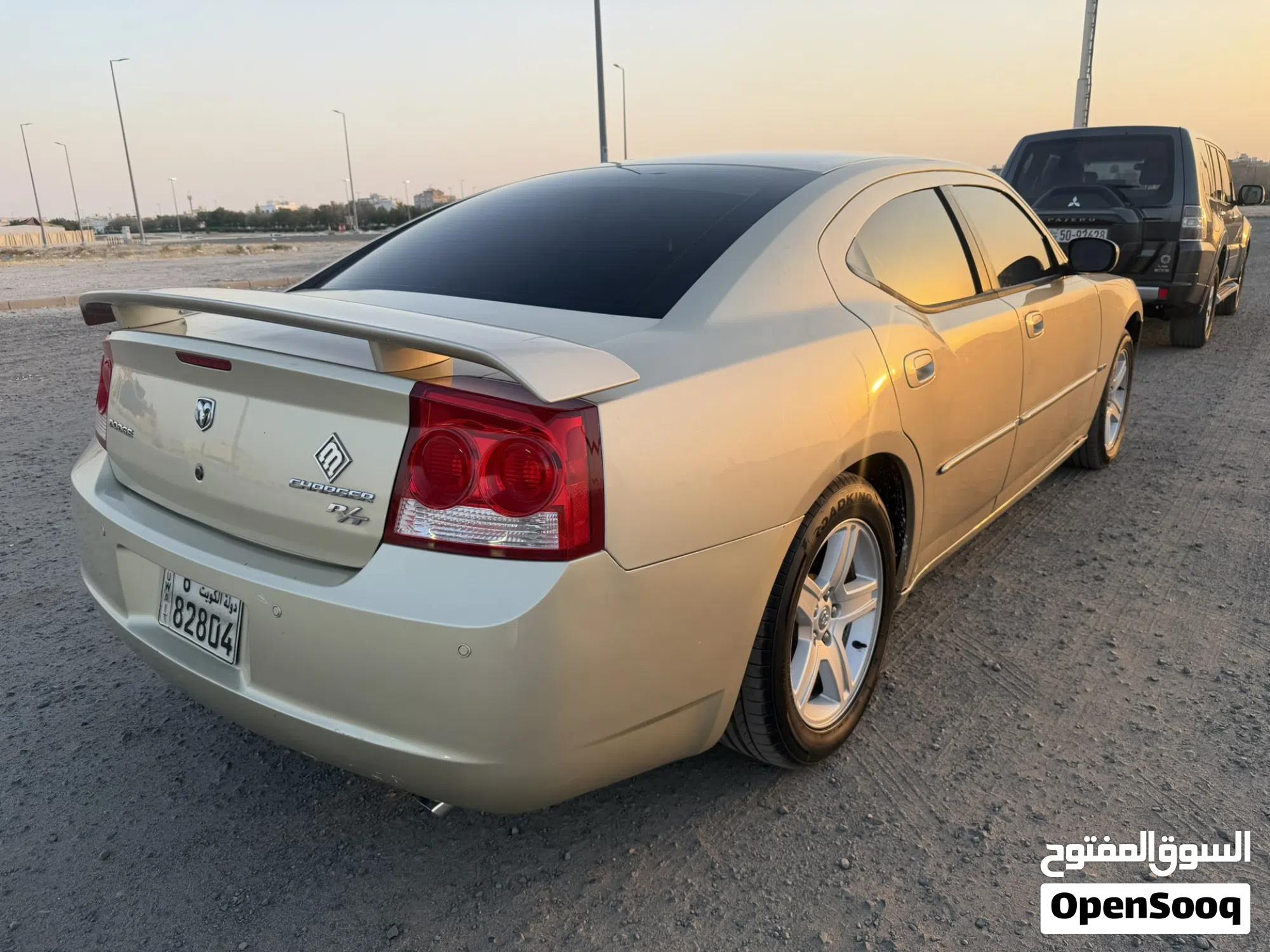 2010 دودج تشارجر R/T للبيع في الكويت - image 1