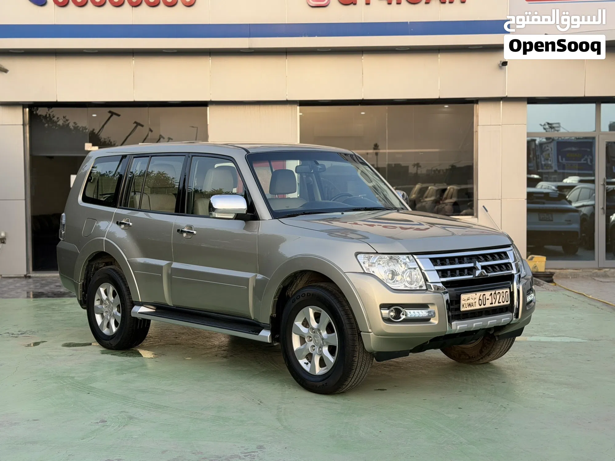 ميتسوبيشي باجيرو 2022 - SUV واسع للبيع - image 1