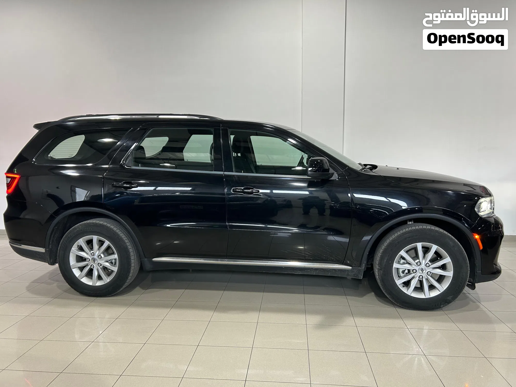 2023 دودج دورانجو SXT - SUV واسع وأنيق - image 1