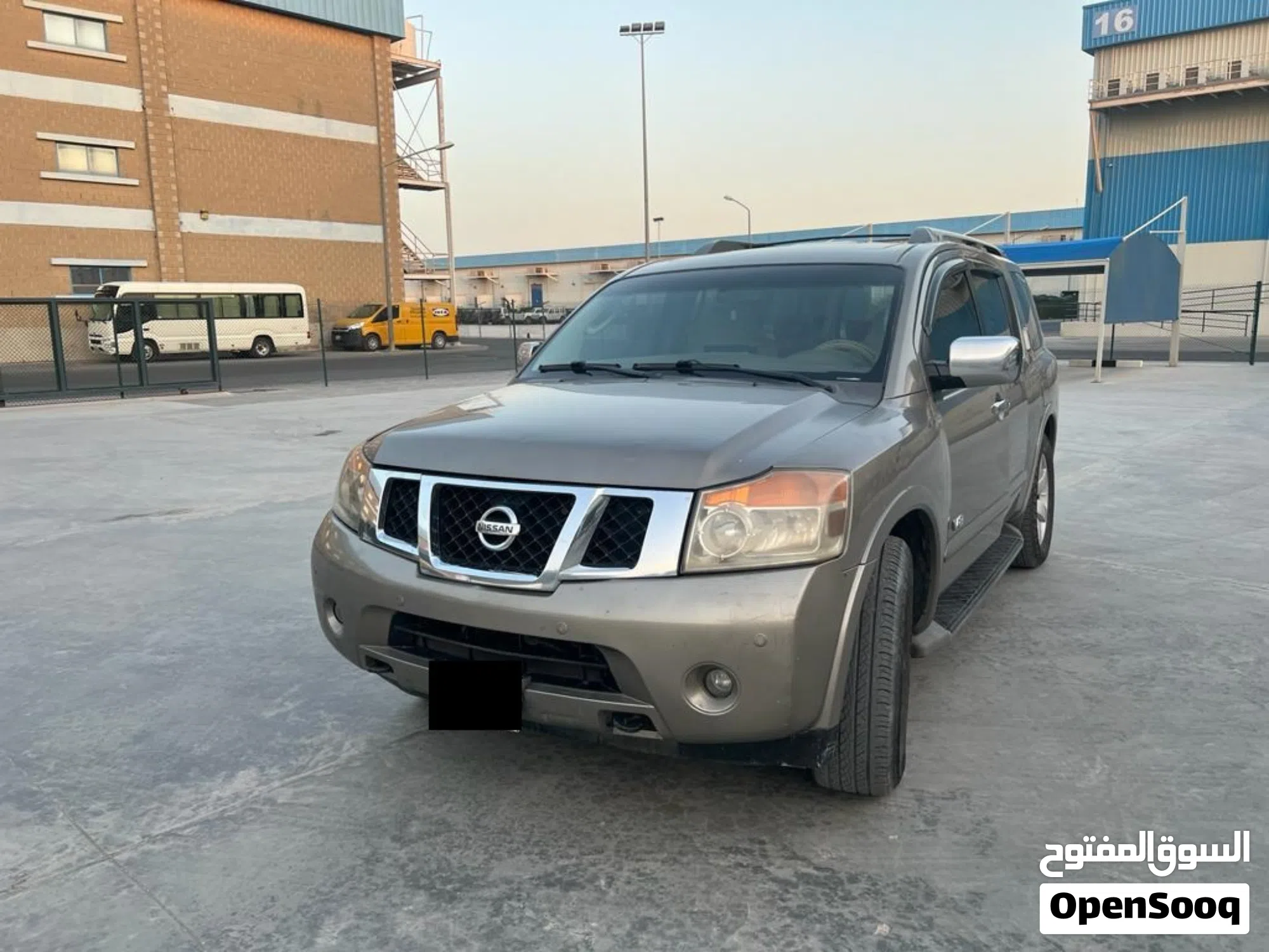2008 نيسان ارمادا تيتانيوم SUV مع 7 مقاعد - image 1