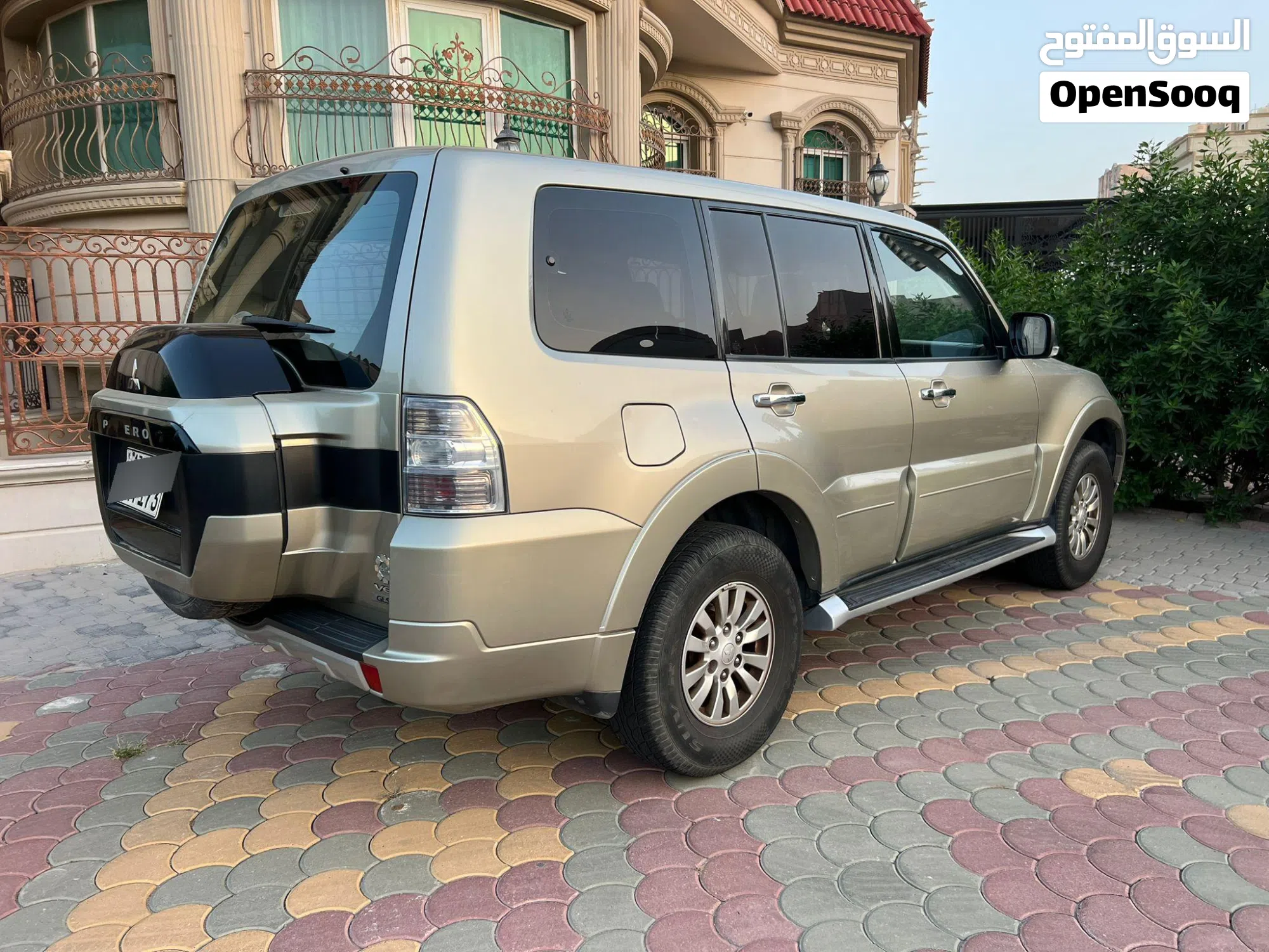 2015 ميتسوبيشي باجيرو GLS - SUV موثوقة للبيع - image 1