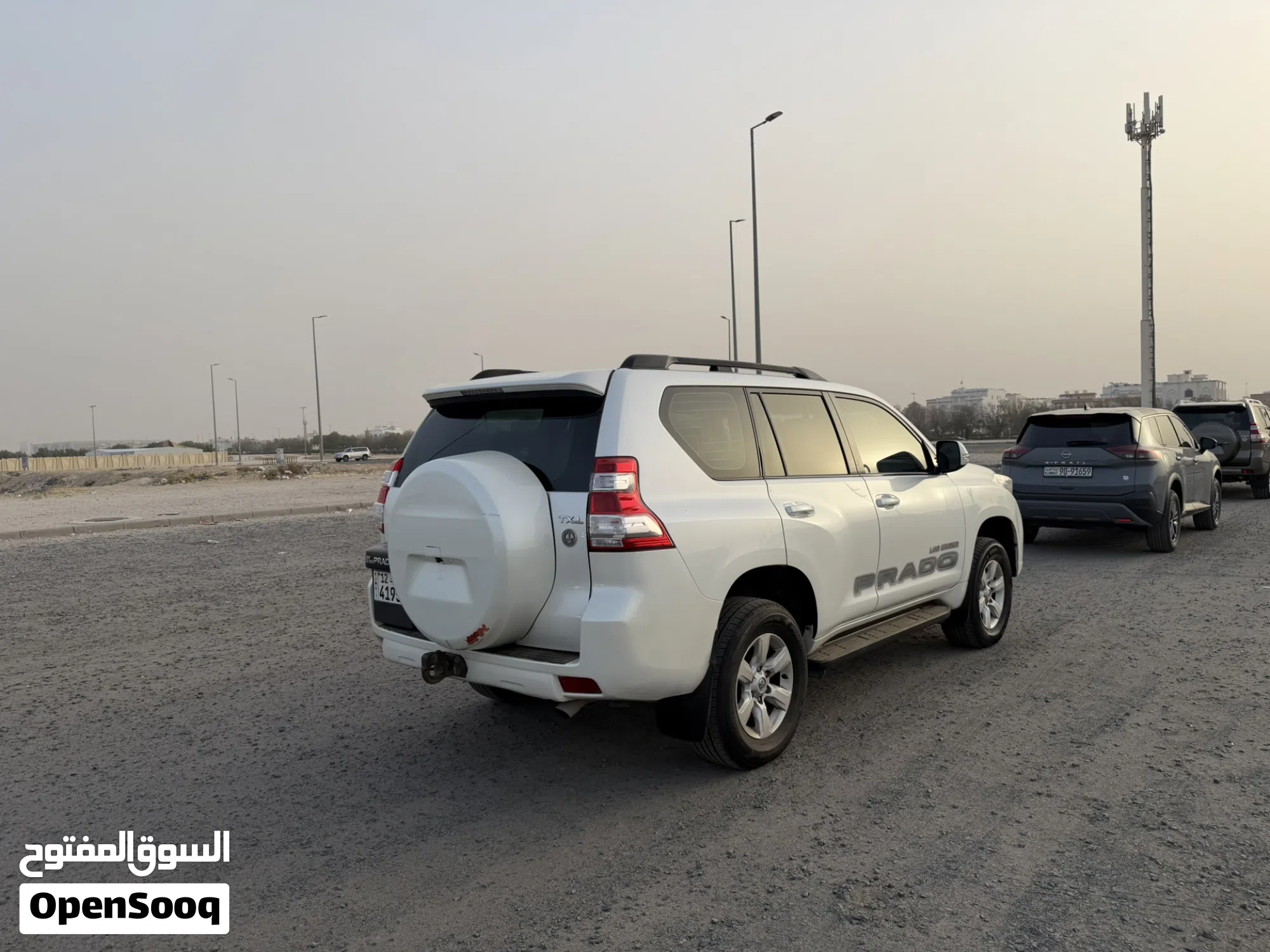 2014 تويوتا برادو TXL - SUV فسيح وموثوق - image 1