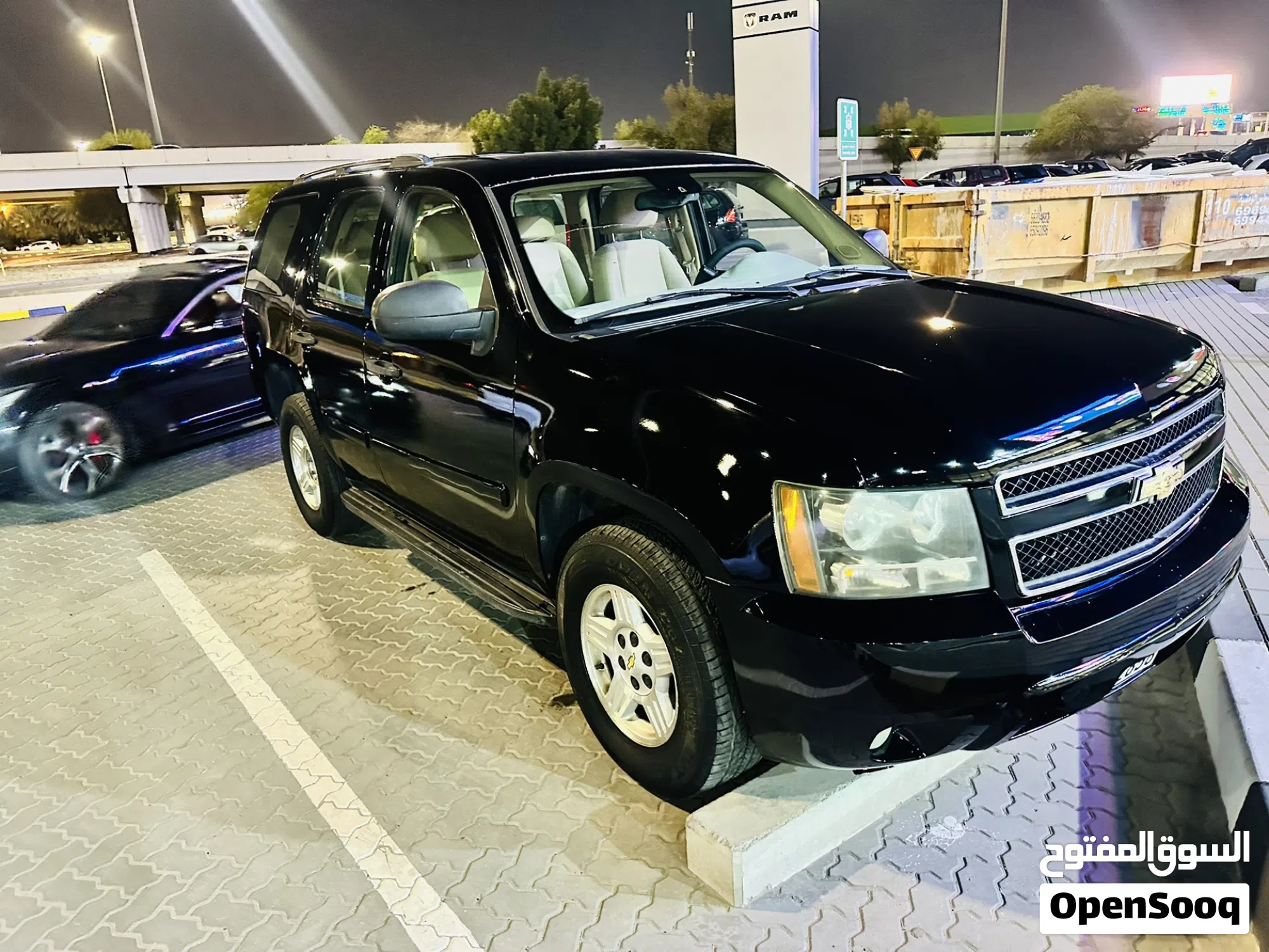 تاهو لون أسود موديل 2008 نظيفة جداً  خالية من الخدوش داخليه بحالة الوكالة