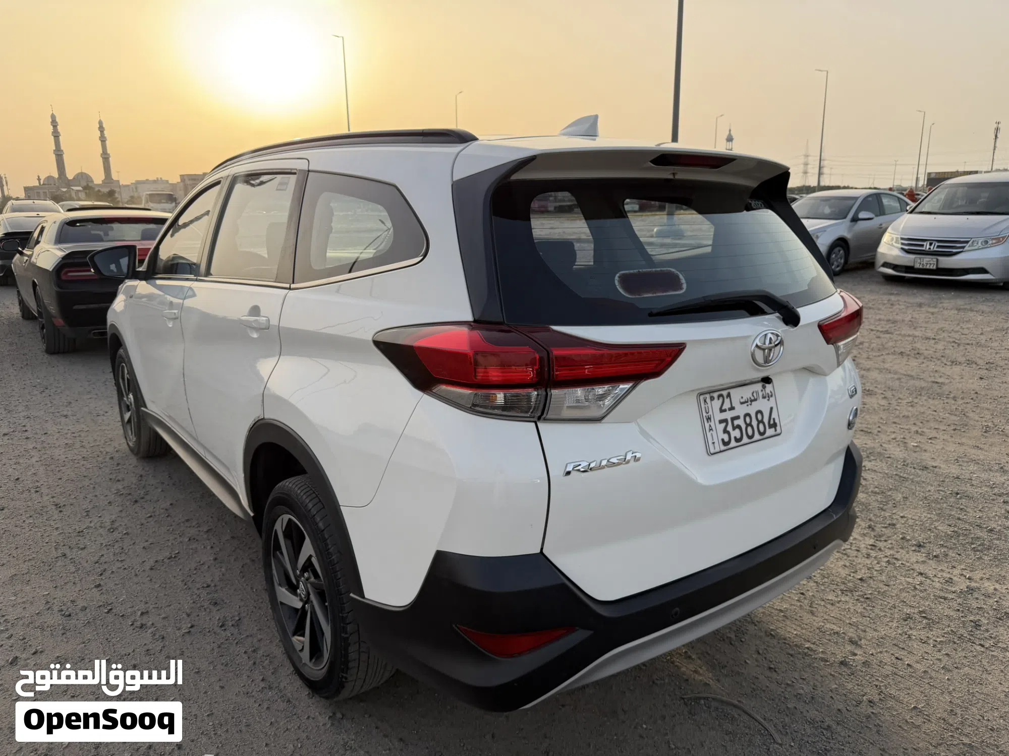 2022 تويوتا رش EX - SUV واسعة وموثوقة - image 1