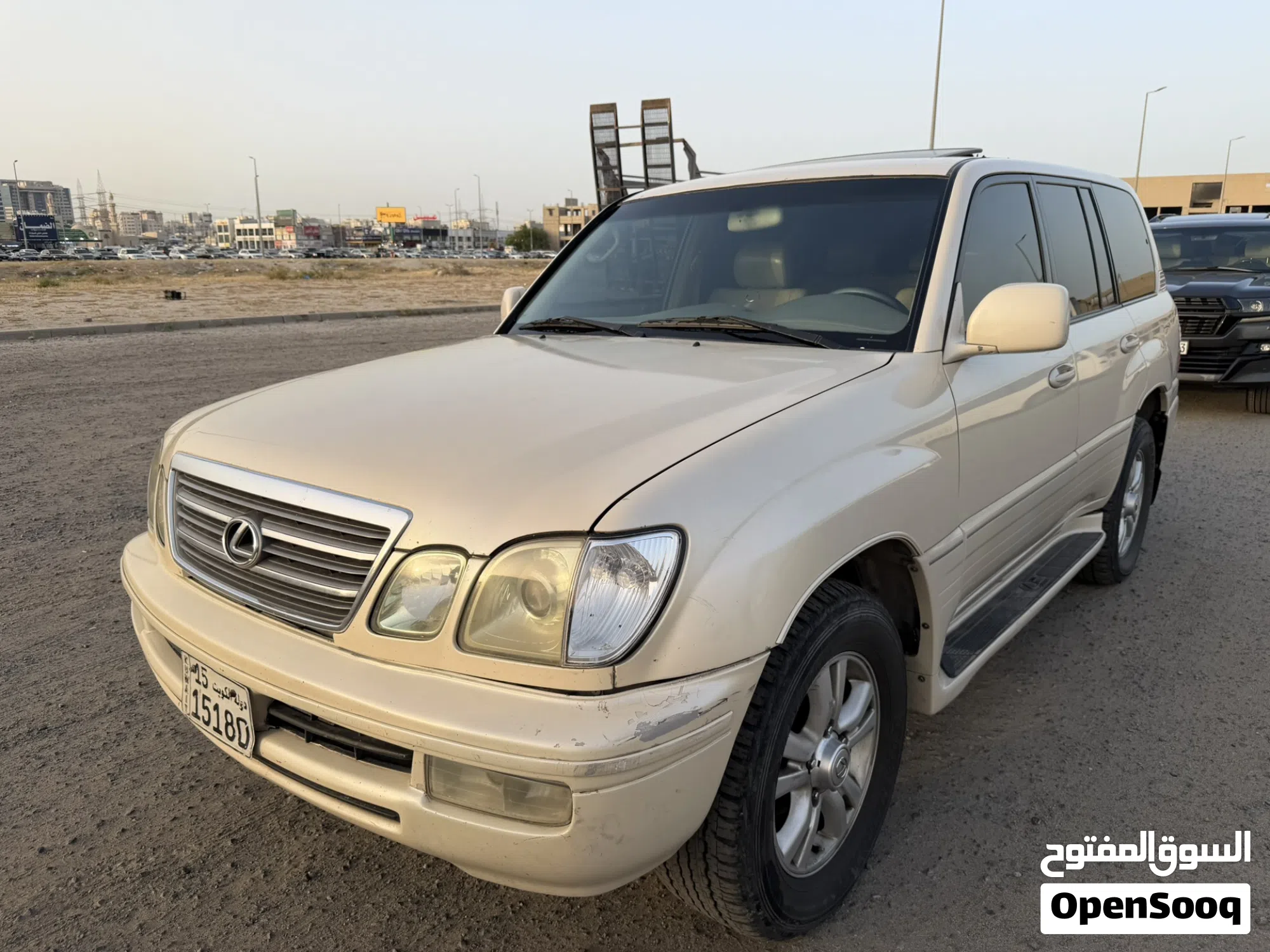2004 لكزس LX 470 - SUV فسيح وموثوق - image 1