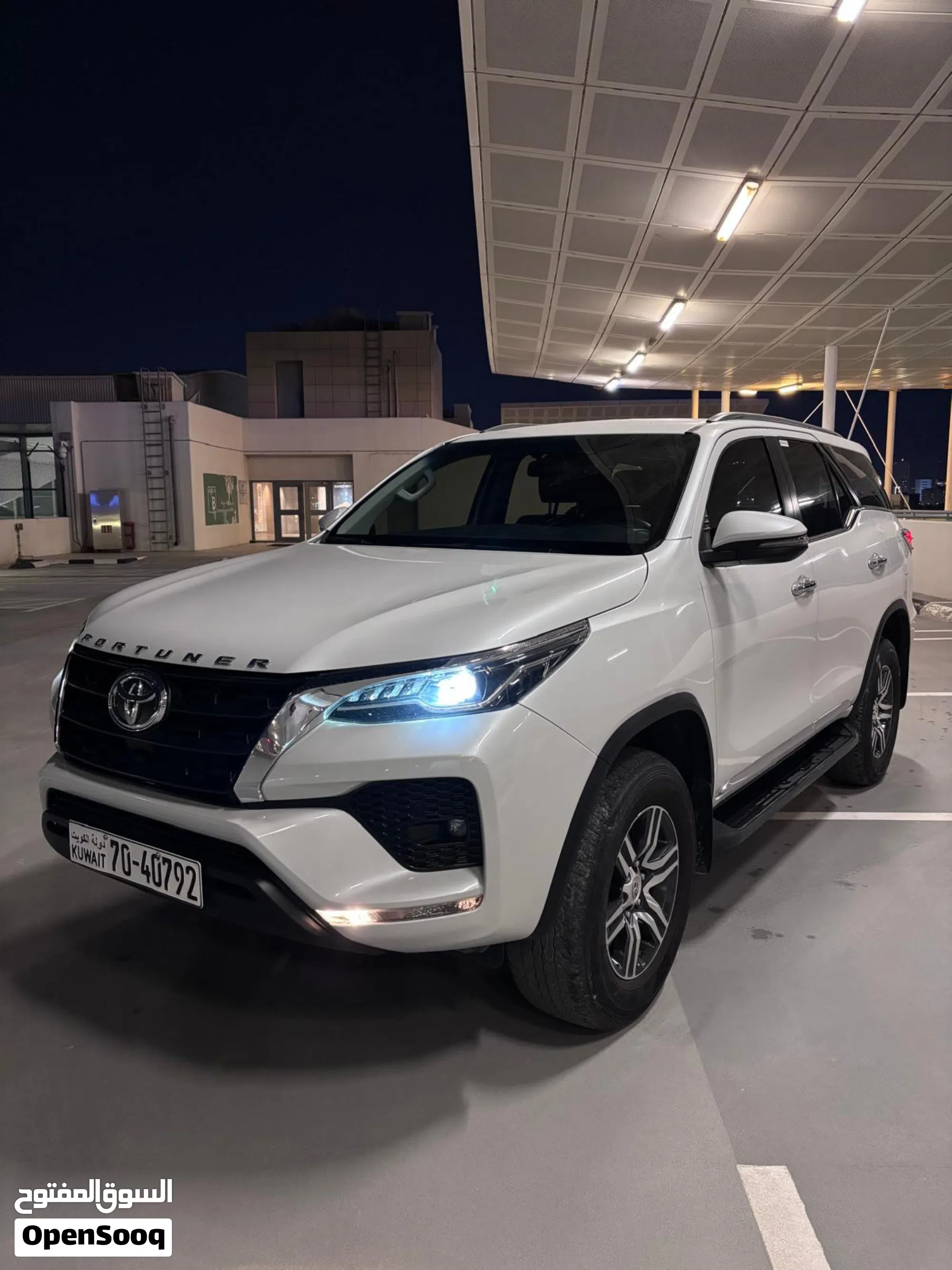 2023 تويوتا فورتشنر Exclusive - SUV واسع للبيع - image 1