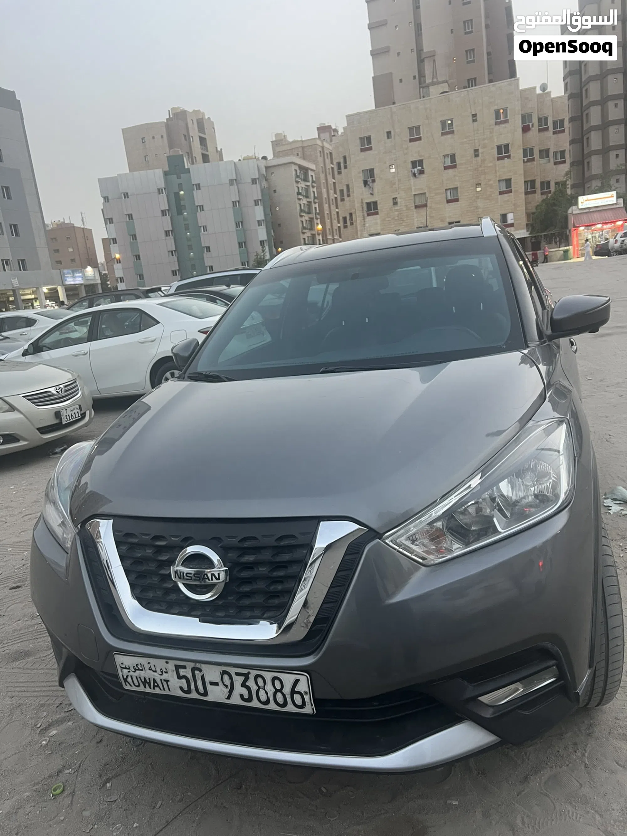 2020 نيسان كيكس SV - SUV موثوقة في الكويت - image 1