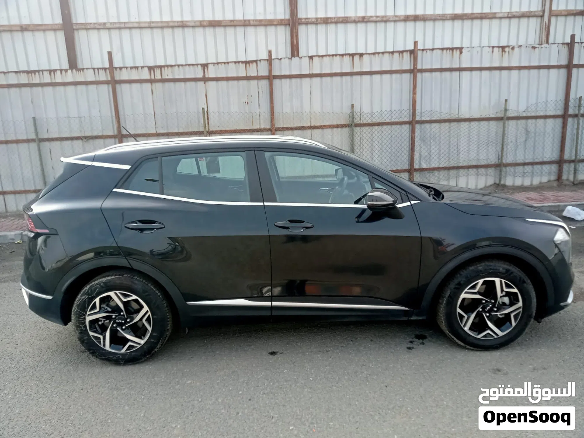 2023 كيا سبورتاج ستاندرد - SUV موثوقة للبيع - image 1