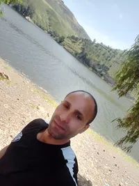 فيصل صقور