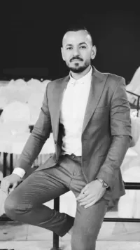 موظف مغسلة سيارات