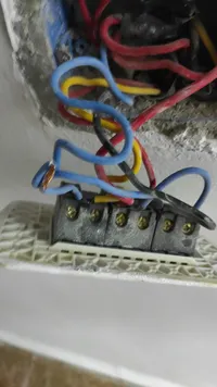 العزيز لخدمات التنظيف والصيانة