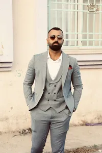 عبدالرحمن  عزام
