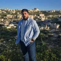 عمر عزام  فروخ